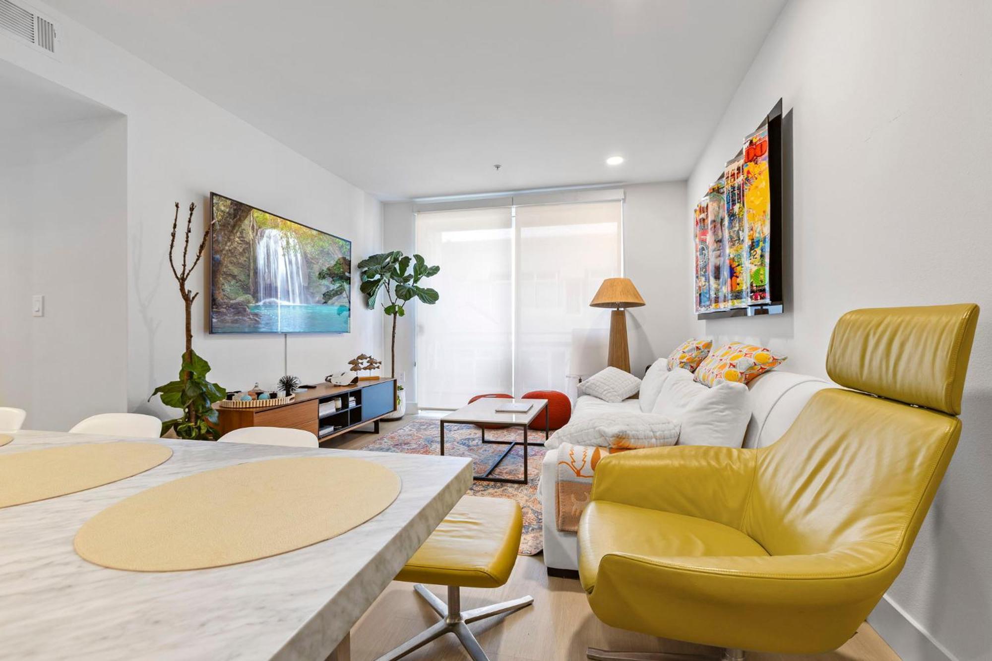 Huge Stylish Santa Mon Appartement